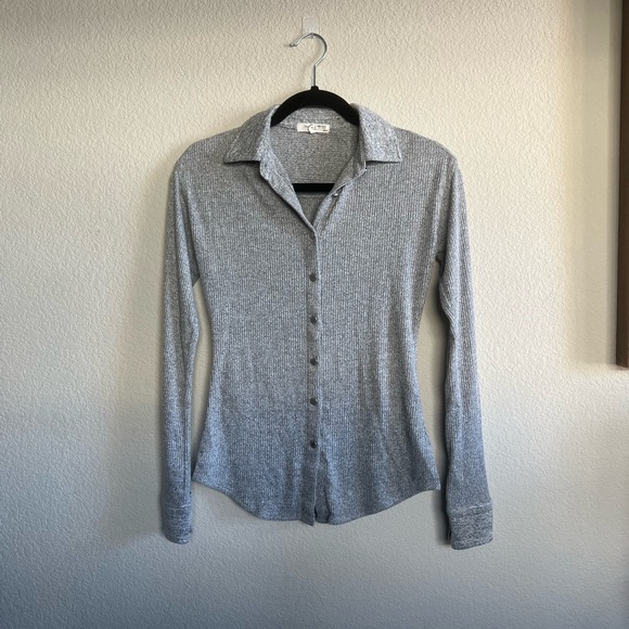 Rag and bone sold out knit grey ribbed button down. - Picture 4 of 8